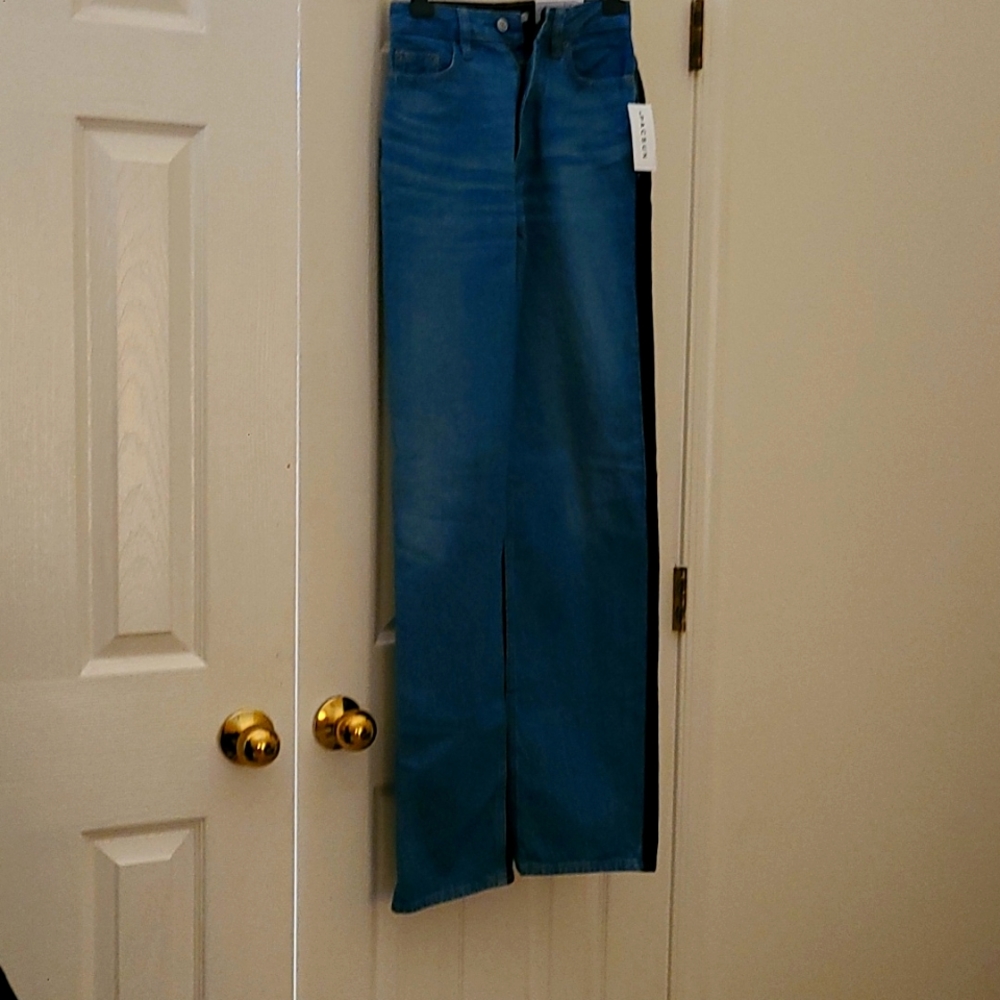 Pacsun 90's Boyfriend jeans.  Blue in the front and black in the back. Size 22